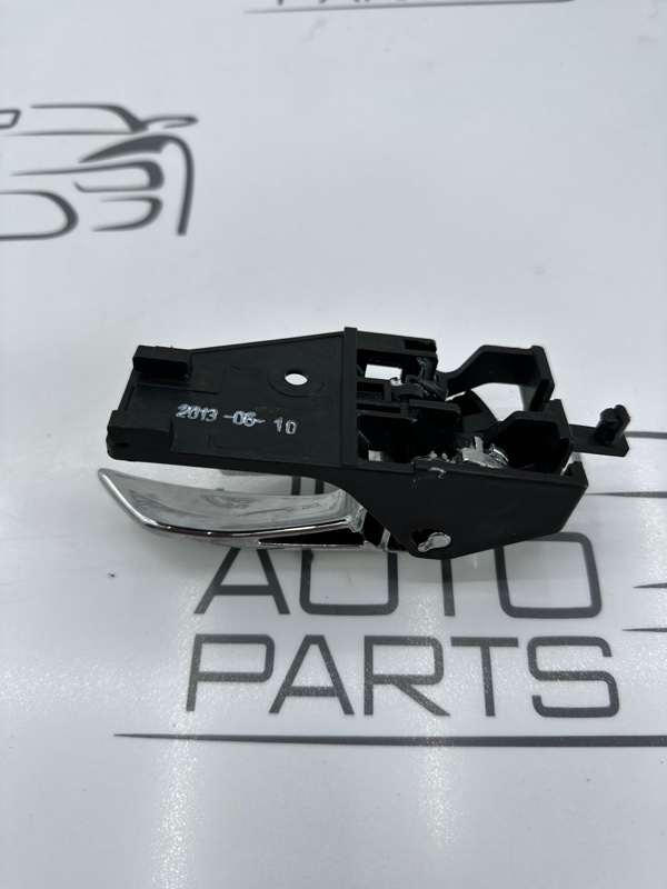 Ручка двери внутренняя передняя левая SX4/S-Cross 2013 M16A