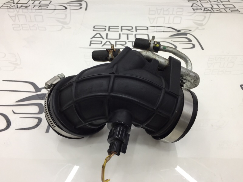 Патрубок воздушного фильтра Suzuki SX4/S-Cross 2014 M16A 1388161M00 контрактная