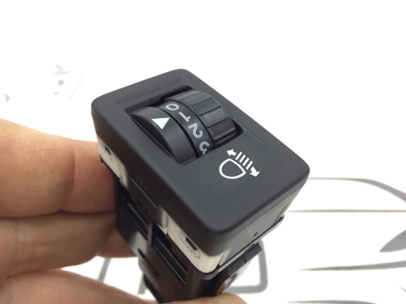 Кнопка корректора фар SX4/S-Cross 2014 M16A