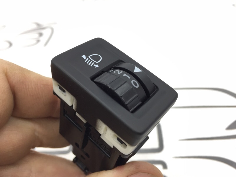 Кнопка корректора фар SX4/S-Cross 2014 M16A