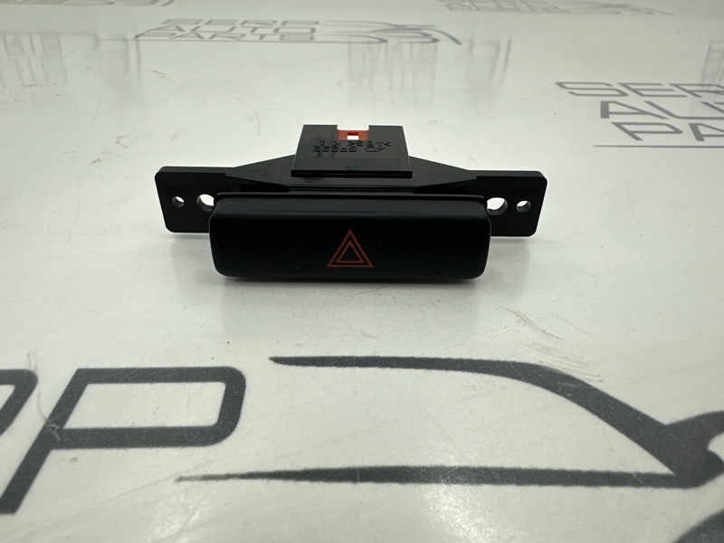 Кнопка аварийки Suzuki Grand Vitara 2012 TD54W J24B 2.4 3743064J005PK контрактная