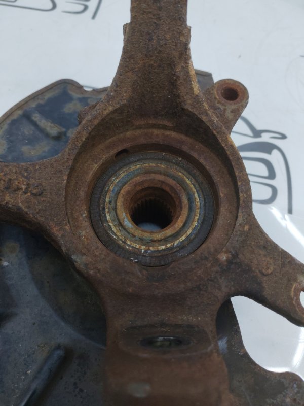 Поворотный кулак левый SX4/S-Cross 2014 M16A