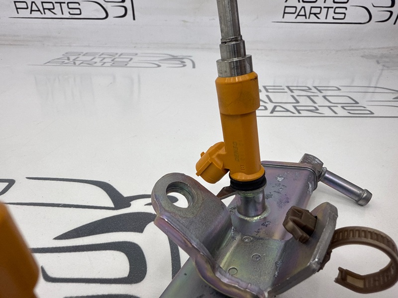 Топливная рампа с форсунками SX 4 2012 EYA21S M16A