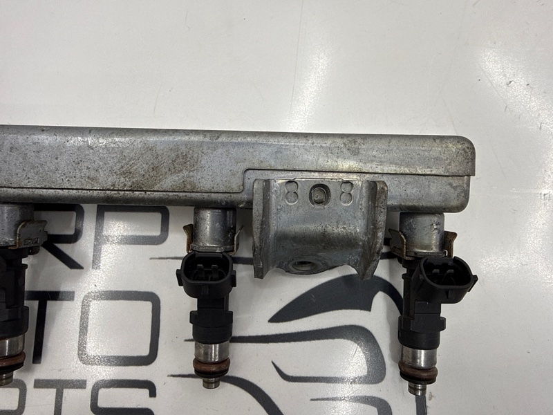 Топливная рампа с форсунками Nissan Note E11 1.4 CR14DE Топливная рампа с форсунками Nissan Note E11 1.4 CR14DE