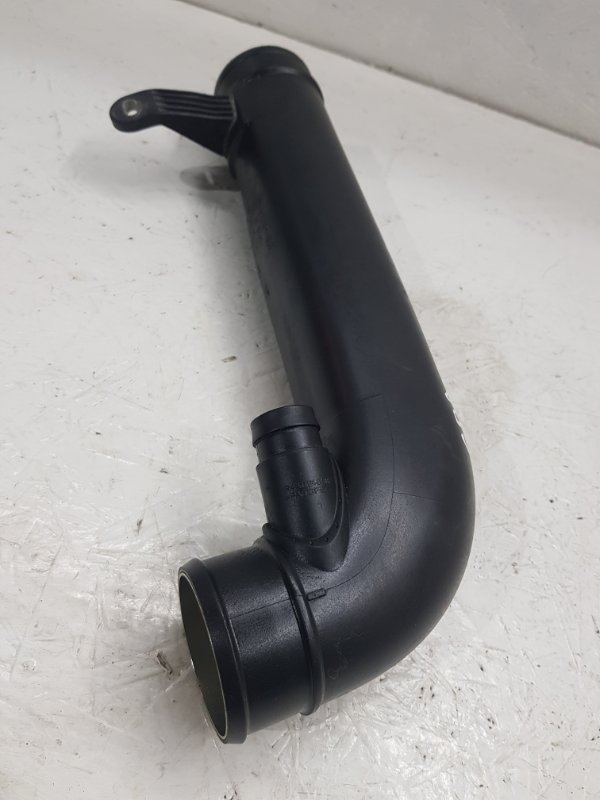 Патрубок интеркулера Octavia A5 CDA Патрубок интеркулера Octavia A5 CDA