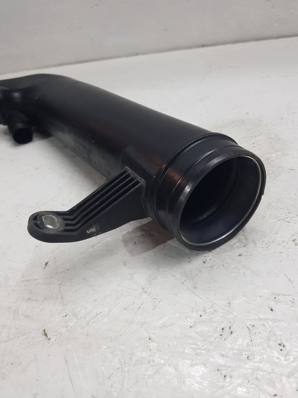 Патрубок интеркулера Octavia A5 CDA Патрубок интеркулера Octavia A5 CDA