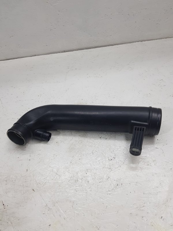 Патрубок интеркулера Octavia A5 CDA Патрубок интеркулера Octavia A5 CDA