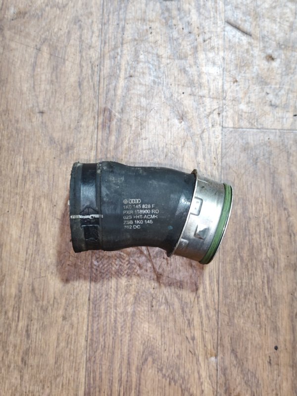 Патрубок интеркулера Passat B7 Патрубок интеркулера Passat B7