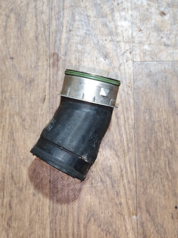 Патрубок интеркулера Passat B7 Патрубок интеркулера Passat B7