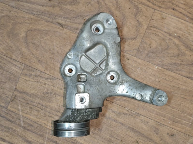 Кронштейн кондиционера Skoda Octavia A5 1K0260885B контрактная