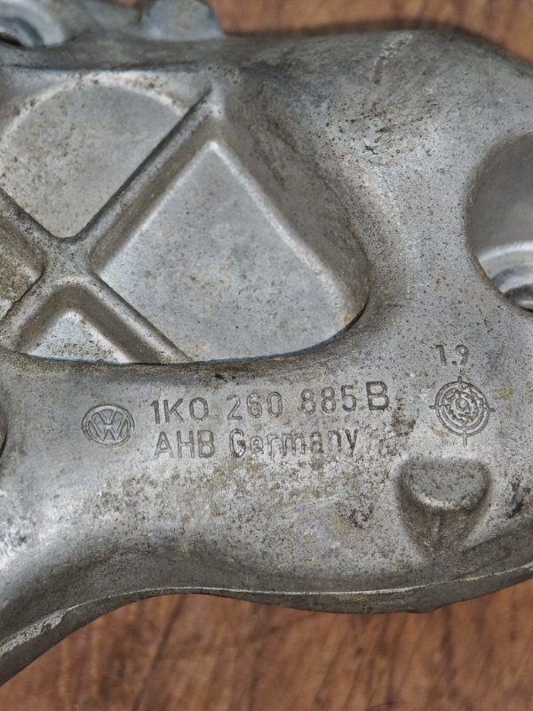 Кронштейн кондиционера Octavia A5