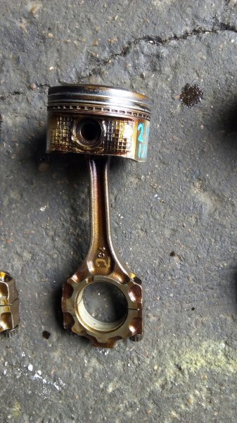 Поршень Toyota 2MZFE Поршень Toyota 2MZFE