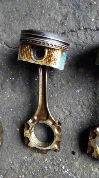 Поршень Toyota 2MZFE Поршень Toyota 2MZFE