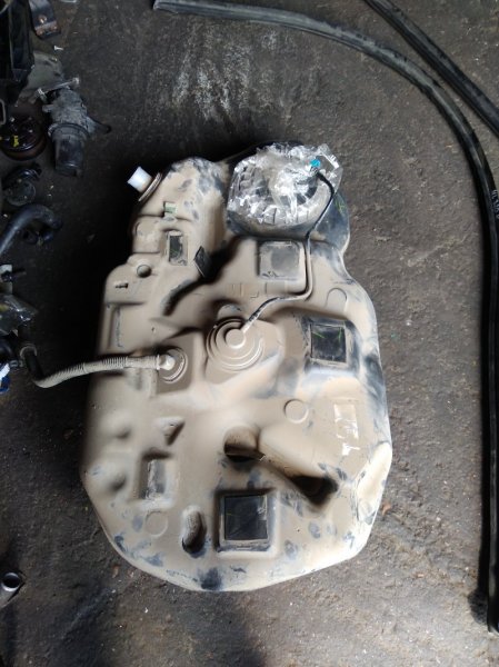Бензобак Toyota Prius ZVW30 Бензобак Toyota Prius ZVW30