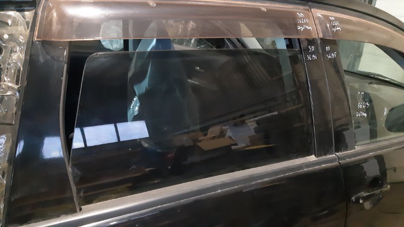 Стекло двери Mitsubishi Outlander CW4W 4B12 2007 заднее правое