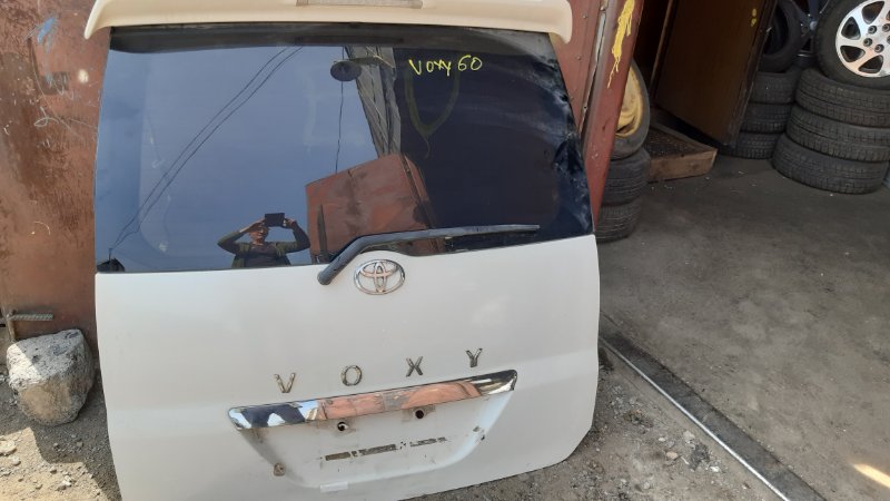 Дверь-5 Toyota Voxy AZR60 1AZFSE Дверь-5 Toyota Voxy AZR60 1AZFSE