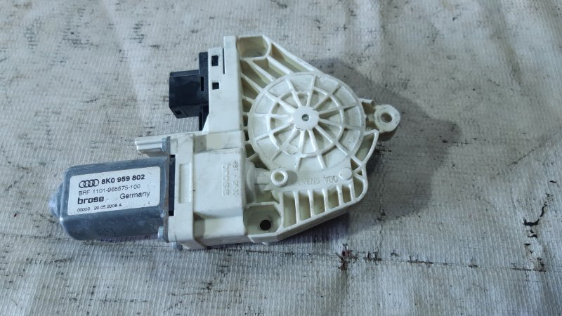 Стеклоподъемник Audi A4 Стеклоподъемник Audi A4