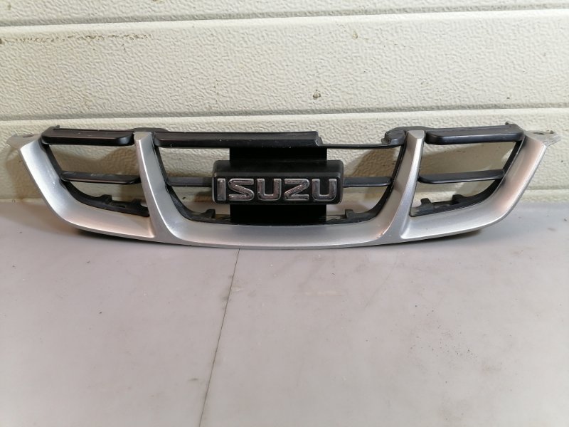 Решетка радиатора Isuzu Aska Решетка радиатора Isuzu Aska