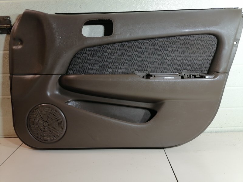 Обшивка двери Toyota Sprinter AE110 4AFE передняя правая