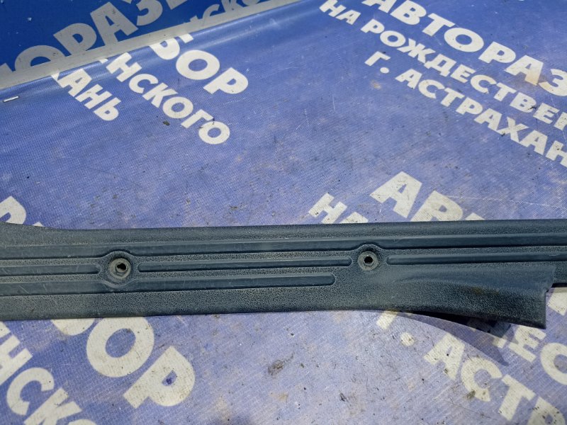 Накладка на порог Лада Калина хэтчбек 11183 Накладка на порог Лада Калина хэтчбек 11183