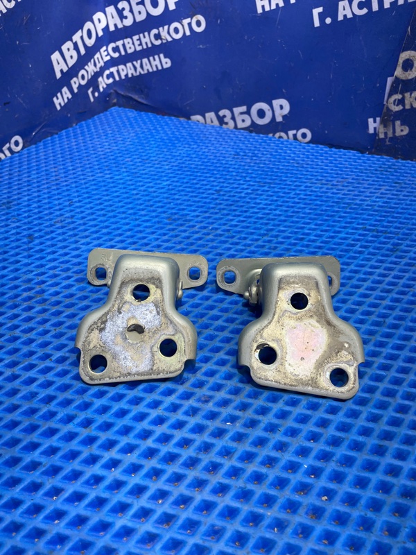 Запчасть петля двери Land Rover Freelander 1 2004 внедорожник 18K4F Noname Б/У Петля двери Land Rover Freelander 1 2004 внедорожник 18K4F Noname Б/У