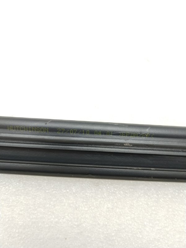 Уплотнитель стекла двери задний правый C3 2010 A51 EP6C
