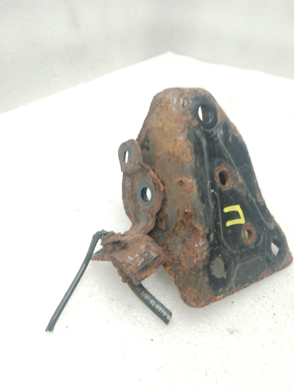 Кронштейн балки задний правый C3 2010 A51 EP6C