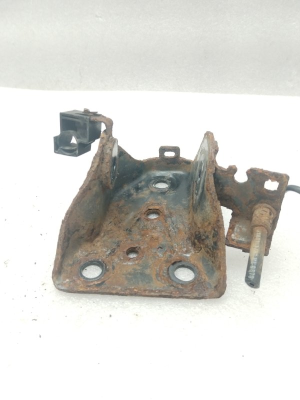 Кронштейн балки задний правый C3 2010 A51 EP6C