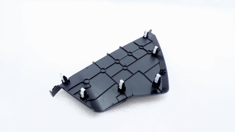 Накладка торпедо левая J7 2023 HFC4GB2.4D