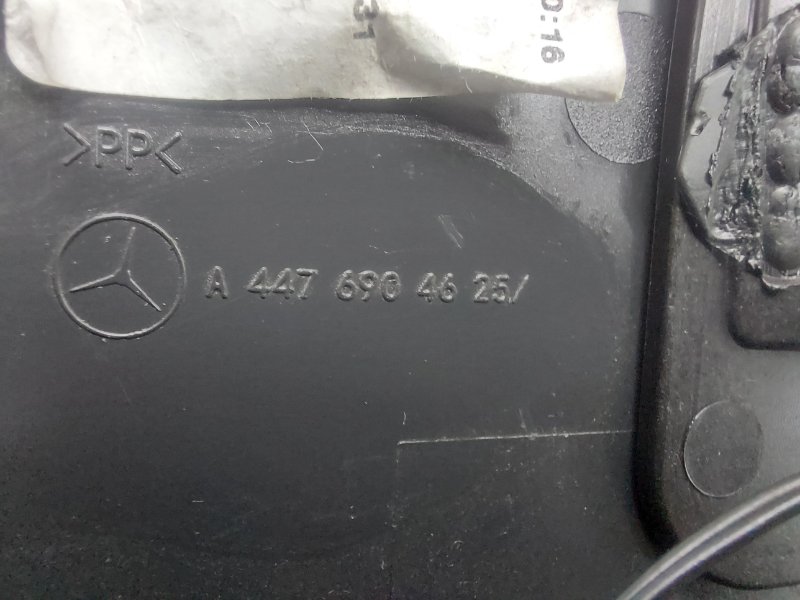 Обшивка центральной стойки левая V-Class W447