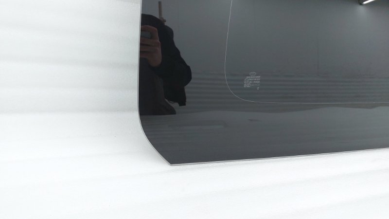 Стекло кузовное глухое заднее правое Hyundai Staria US4 D4HB Стекло кузовное глухое заднее правое Hyundai Staria US4 D4HB