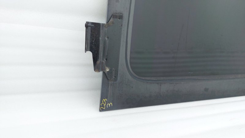 Стекло кузовное глухое заднее правое Staria 2021 US4 D4HB Стекло кузовное глухое заднее правое Staria 2021 US4 D4HB