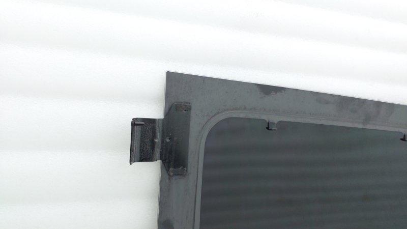 Стекло кузовное глухое заднее правое Staria 2021 US4 D4HB Стекло кузовное глухое заднее правое Staria 2021 US4 D4HB