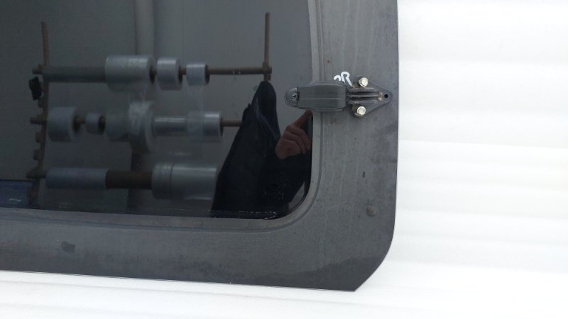 Стекло кузовное глухое заднее правое Staria 2021 US4 D4HB Стекло кузовное глухое заднее правое Staria 2021 US4 D4HB