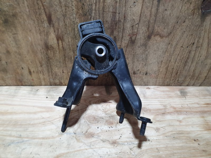 Передняя подушка двигателя тойота премио 240. Подушка акпп левая тойота виш 2003. Правая подушка двигателя 1zz-fe. Подушка 1zz. Подушки двигателя премио 240.