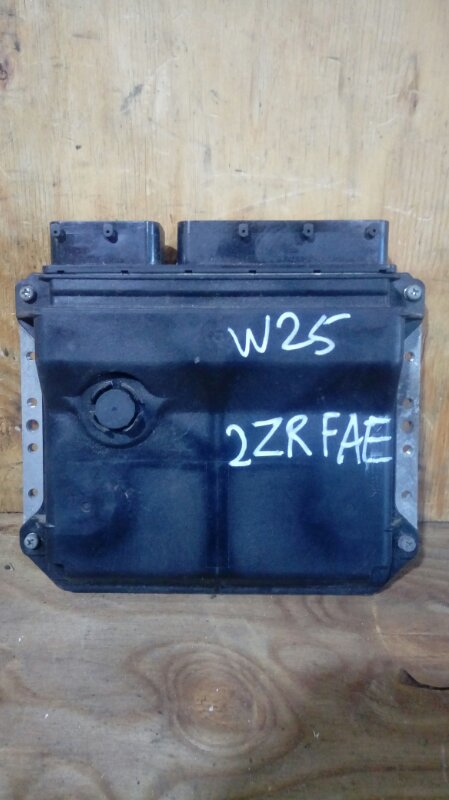 Блок управления efi Toyota Wish ZGE25W 2ZR-FAE 2010