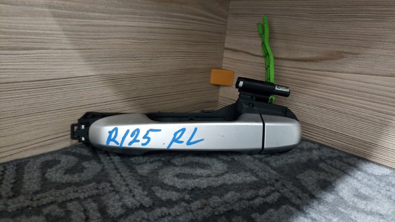 Ручка двери Toyota Ractis NCP125 1NZ-FE 2010 задняя левая