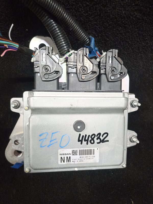 Блок управления efi Nissan Leaf ZE0 EM61 2011