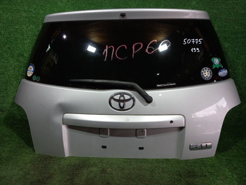 Дверь багажника Toyota Ist NCP60 2NZ-FE 2002 задняя