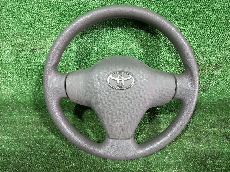 Подушка безопасности водителя Toyota Vitz SCP90 2SZ-FE 2008