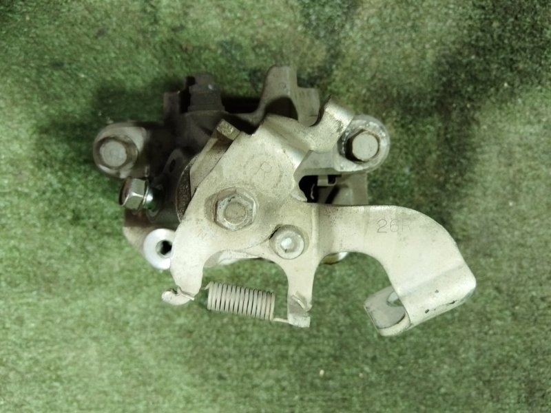 Суппорт задний правый задний правый PRIUS 2014 ZVW30 2ZR-FXE