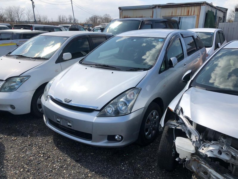 Автомобиль TOYOTA WISH ZNE10 1ZZ-FE 2005 года в разбор