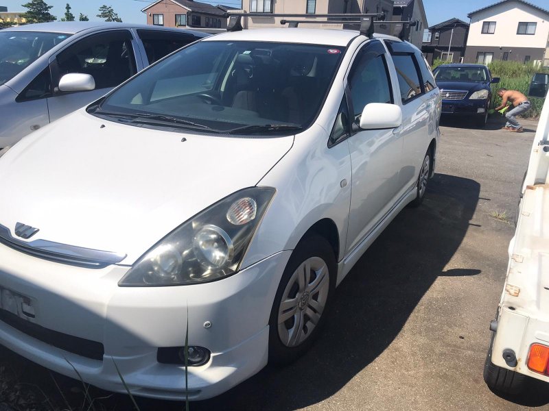 Автомобиль TOYOTA WISH ZNE10 1ZZ-FE 2004 года в разбор