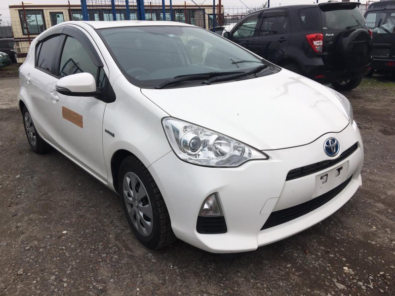 Автомобиль TOYOTA AQUA NHP10 1NZ-FXE 2012 года в разбор