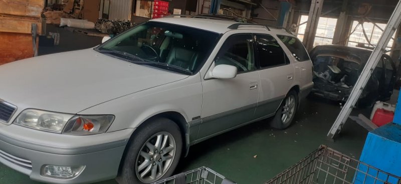 Автомобиль TOYOTA Mark II Wagon Qualis MCV25 2MZ-FE 2000 года в разбор