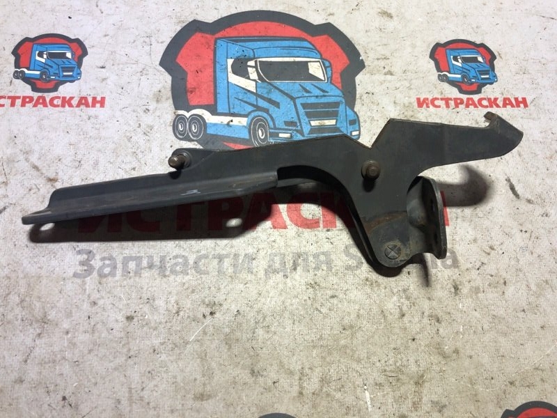 Шарнирная петля SCANIA 5 серия P/G/R 2003 правая (б/у)