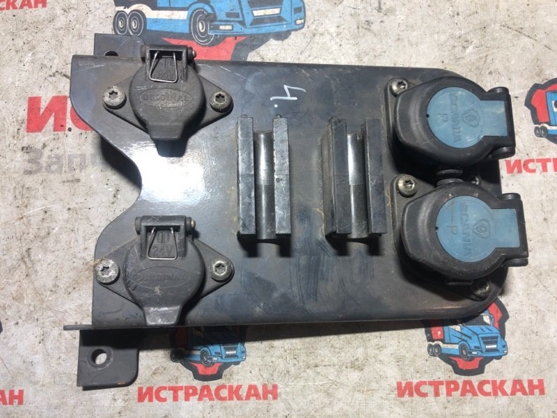 Кронштейн разъема прицепа SCANIA 4-5-6 Серия L/P/G/R/T/S 1994+ (б/у)