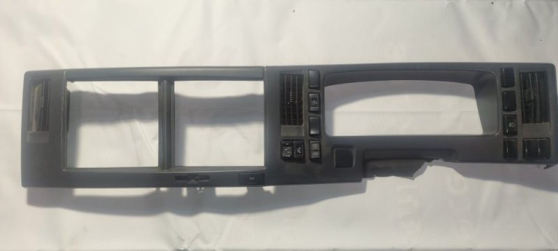 Консоль панели приборов Isuzu Forward FRR90 4HK1 2012 (б/у)