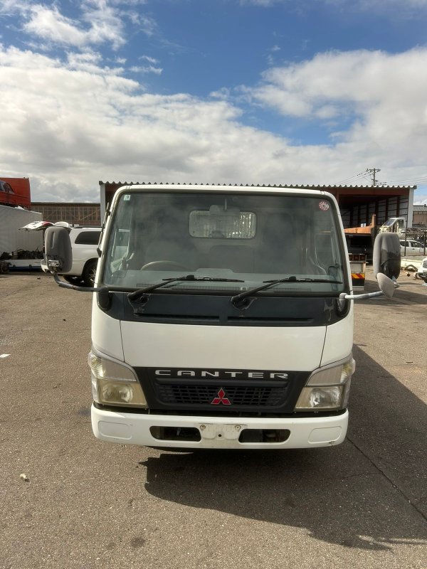 Кабина Mitsubishi Fuso Canter FE71EB 4M51 2003 (б/у)