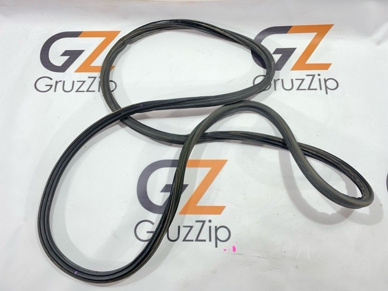 Уплотнитель двери багажника Toyota Land Cruiser Prado GRJ120W 1GR-FE 2007 (б/у)